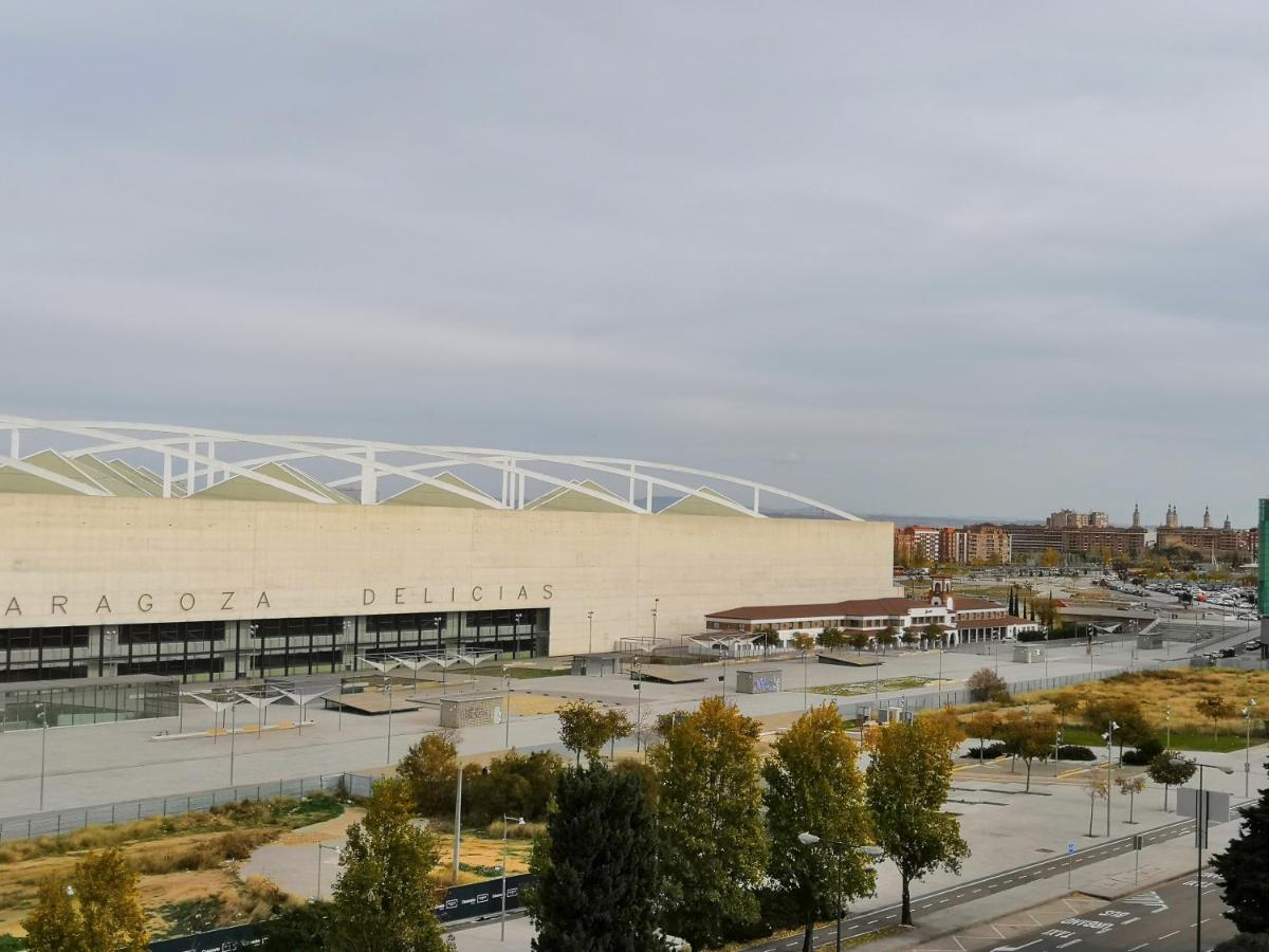 La Parada De La Estacion Con Parking Zaragoza Eksteriør bilde